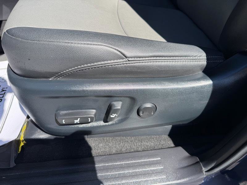 Used 2021 Toyota 4Runner SR5 Premium w/ Moonroof Package RWD image 23