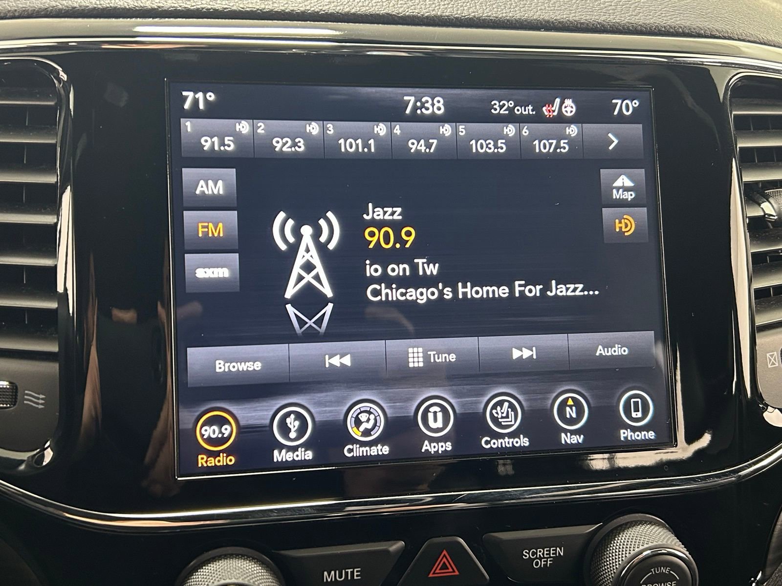 Used 2019 Jeep Grand Cherokee Altitude image 17