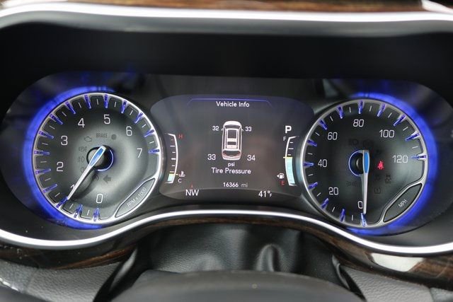 Used 2023 Chrysler Pacifica Limited image 27