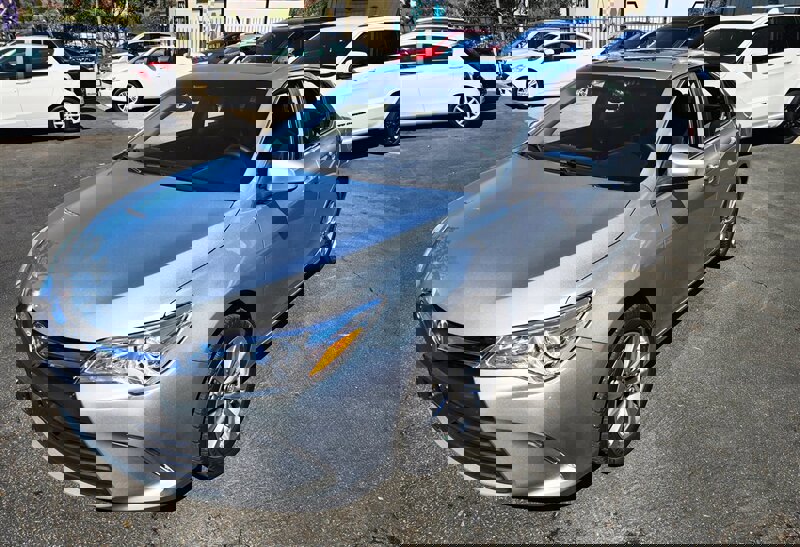 Used 2017 Toyota Camry XLE image 3