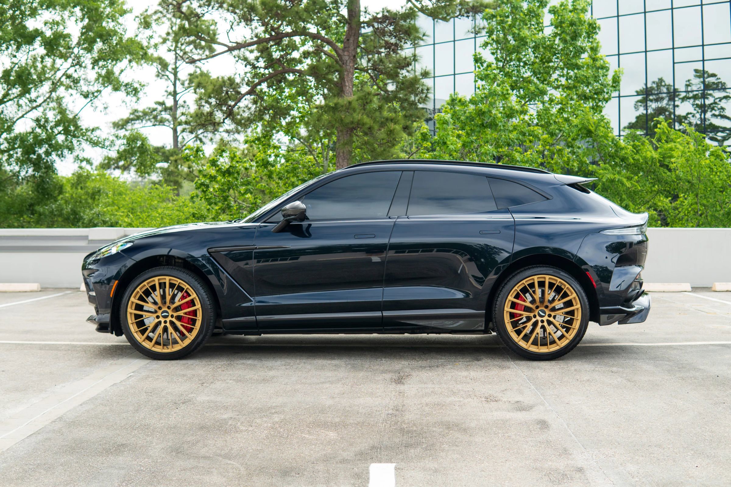 Used 2023 Aston Martin DBX 707 image 2