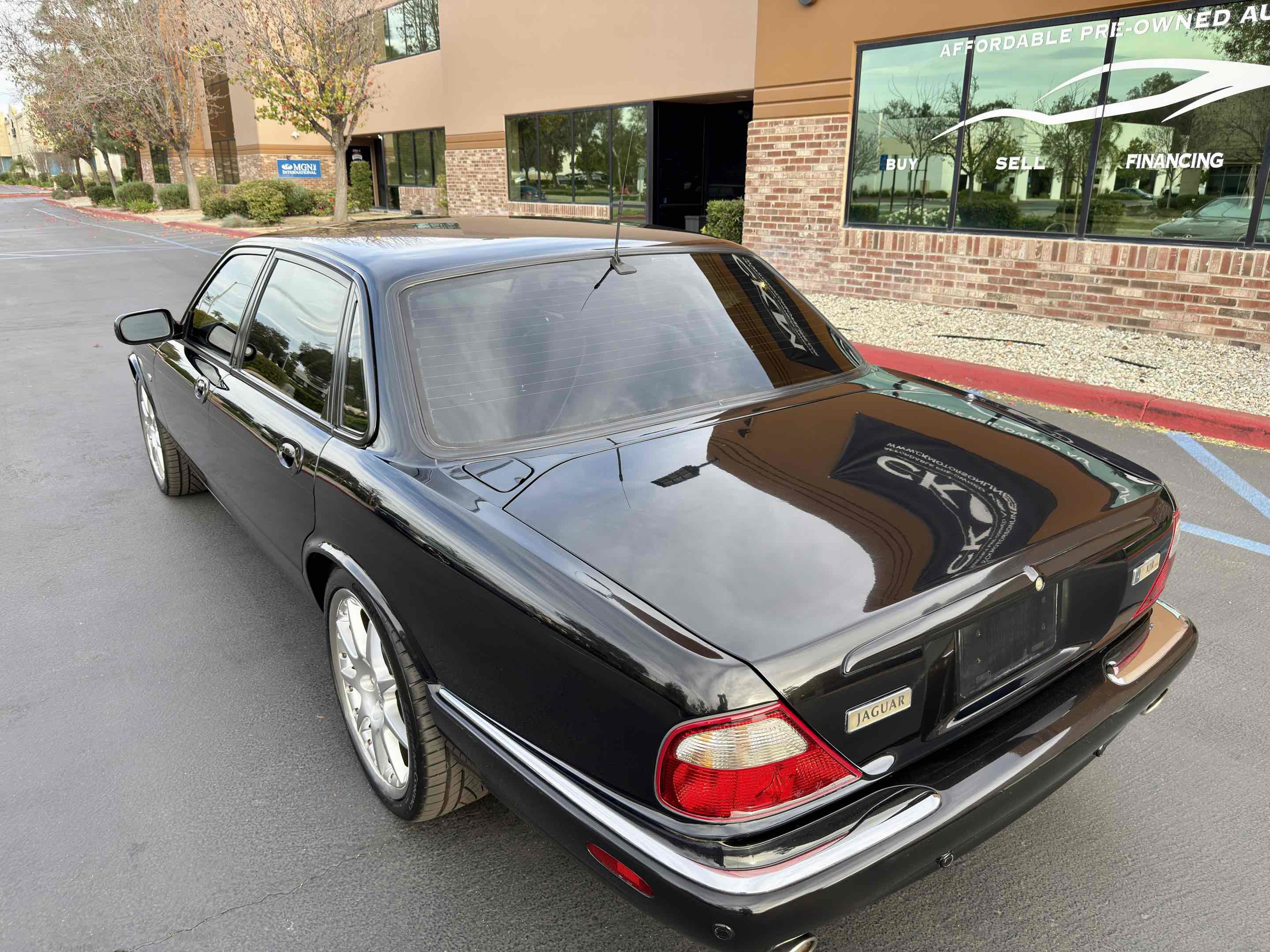 Used 2002 Jaguar XJ8 image 22