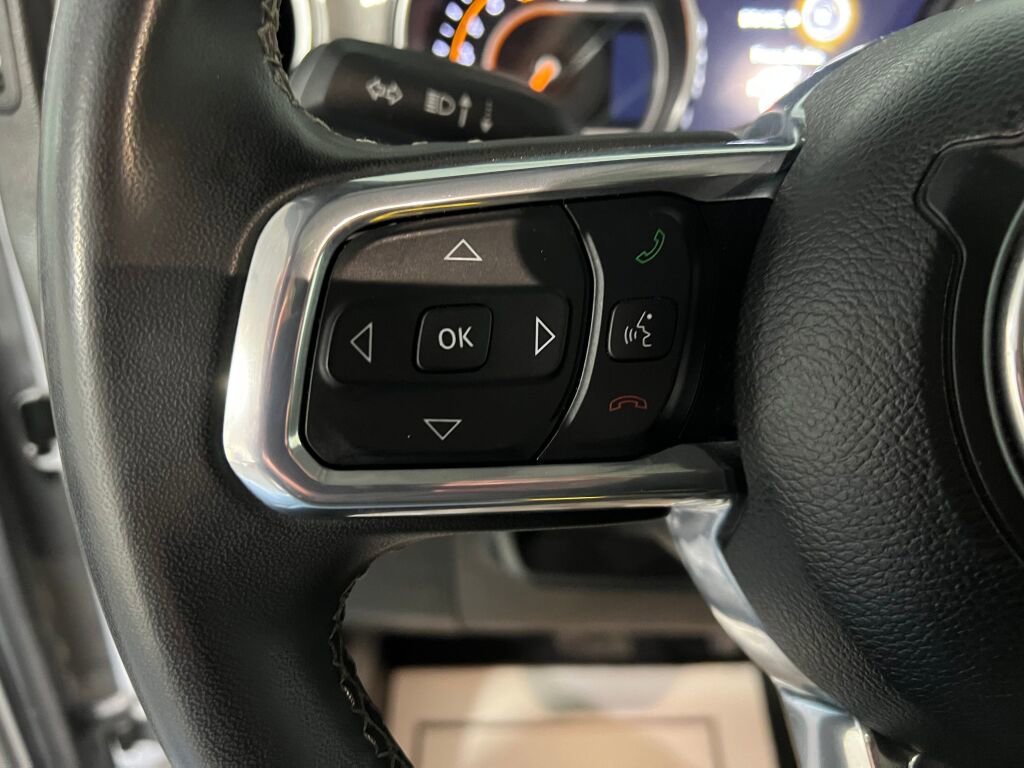 Used 2023 Jeep Wrangler Sahara image 13