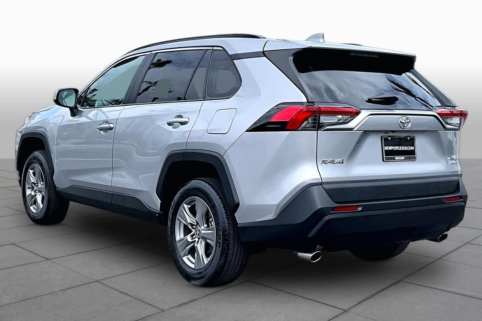 Used 2024 Toyota RAV4 XLE AWD/4WD image 11