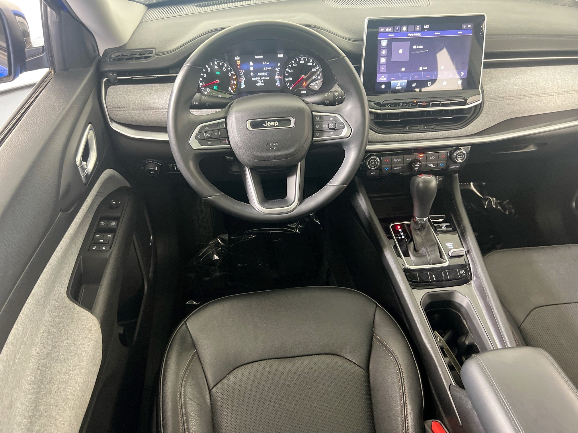 Used 2022 Jeep Compass Latitude w/ Sun and Sound Group AWD/4WD image 21
