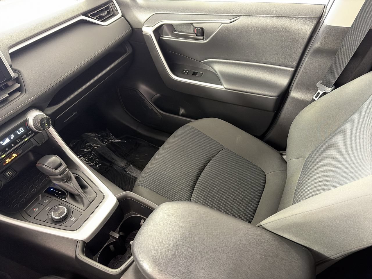 Used 2023 Toyota RAV4 LE AWD/4WD image 21