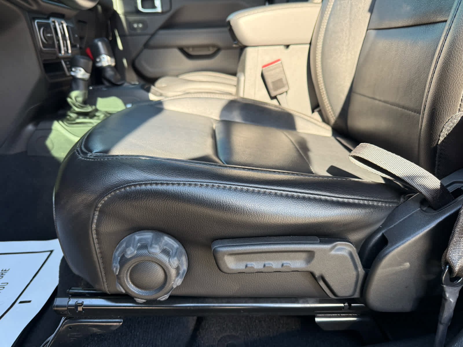 Used 2022 Jeep Wrangler Unlimited Sahara image 13