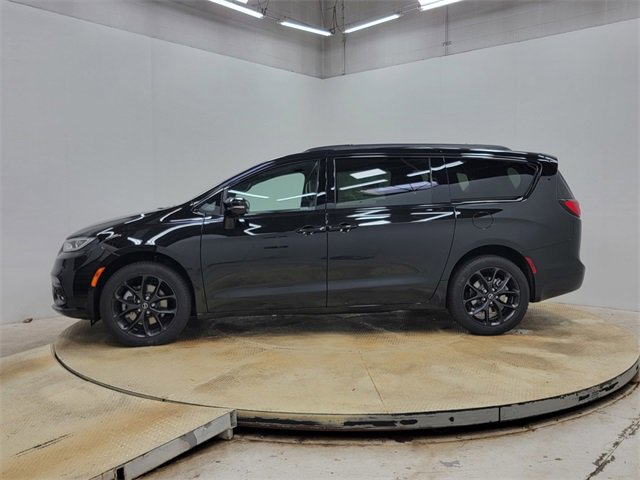 New 2026 Chrysler Pacifica Limited w/ S Appearance Package image 8