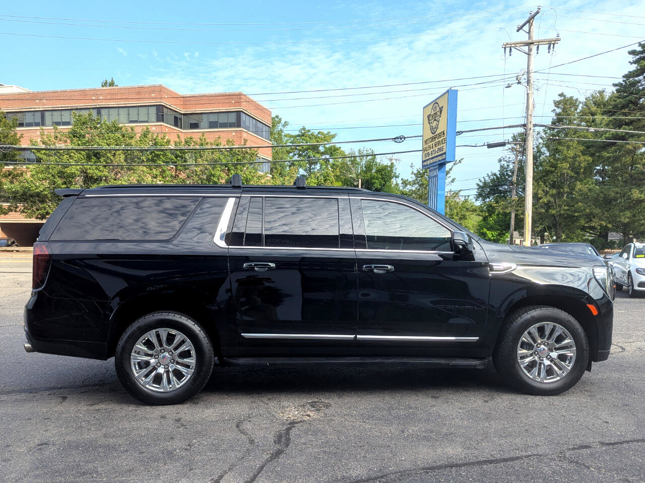 Used 2021 GMC Yukon XL Denali image 7