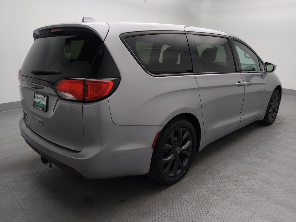 Used 2018 Chrysler Pacifica Touring Plus w/ S Appearance Package FWD image 9
