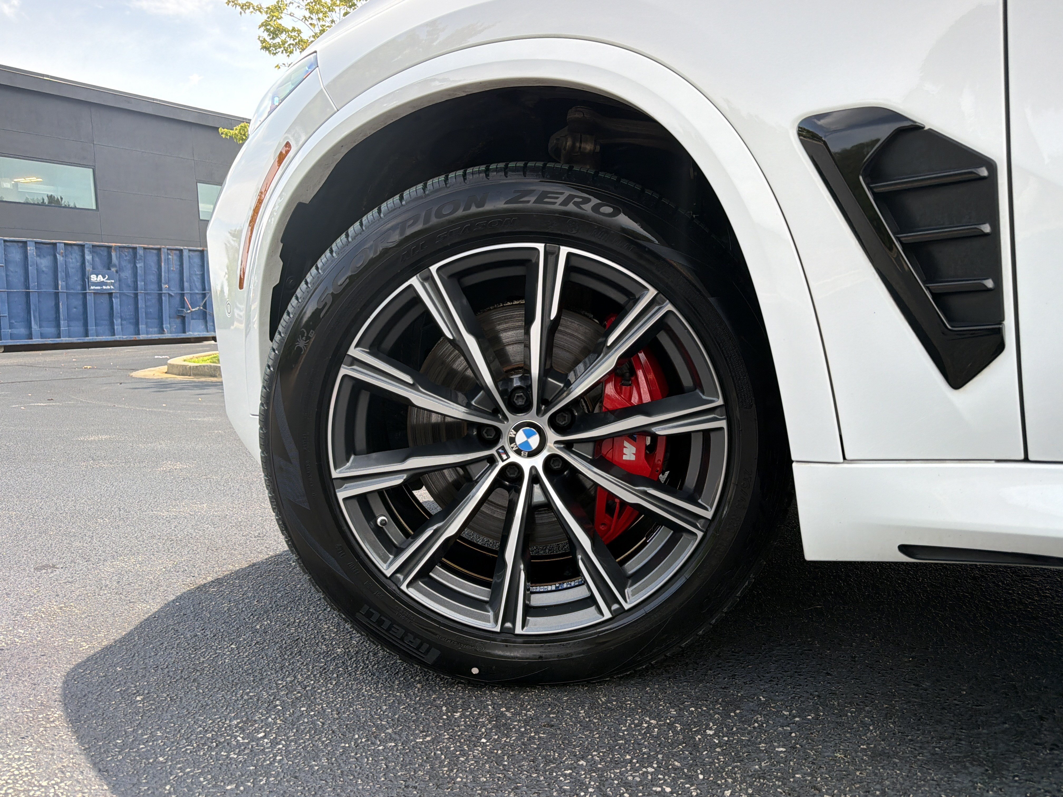 Used 2024 BMW X5 xDrive40i w/ M Sport Package AWD/4WD image 17