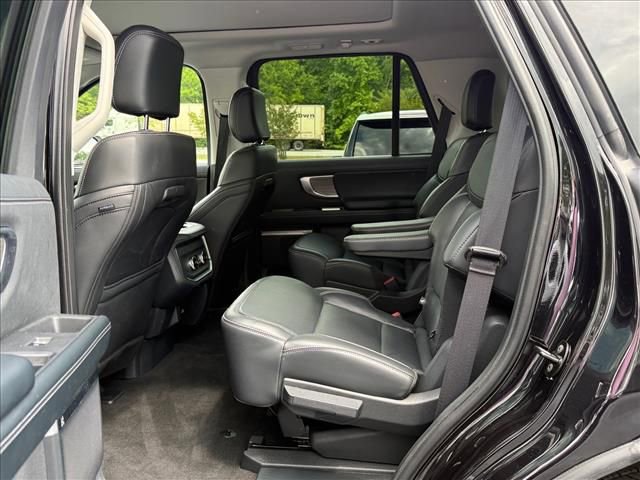 Used 2025 Ford Expedition Platinum AWD/4WD image 13