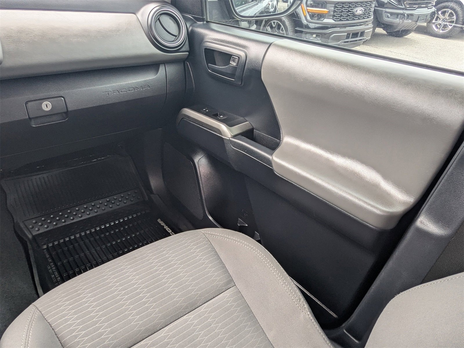 Used 2019 Toyota Tacoma SR5 image 17