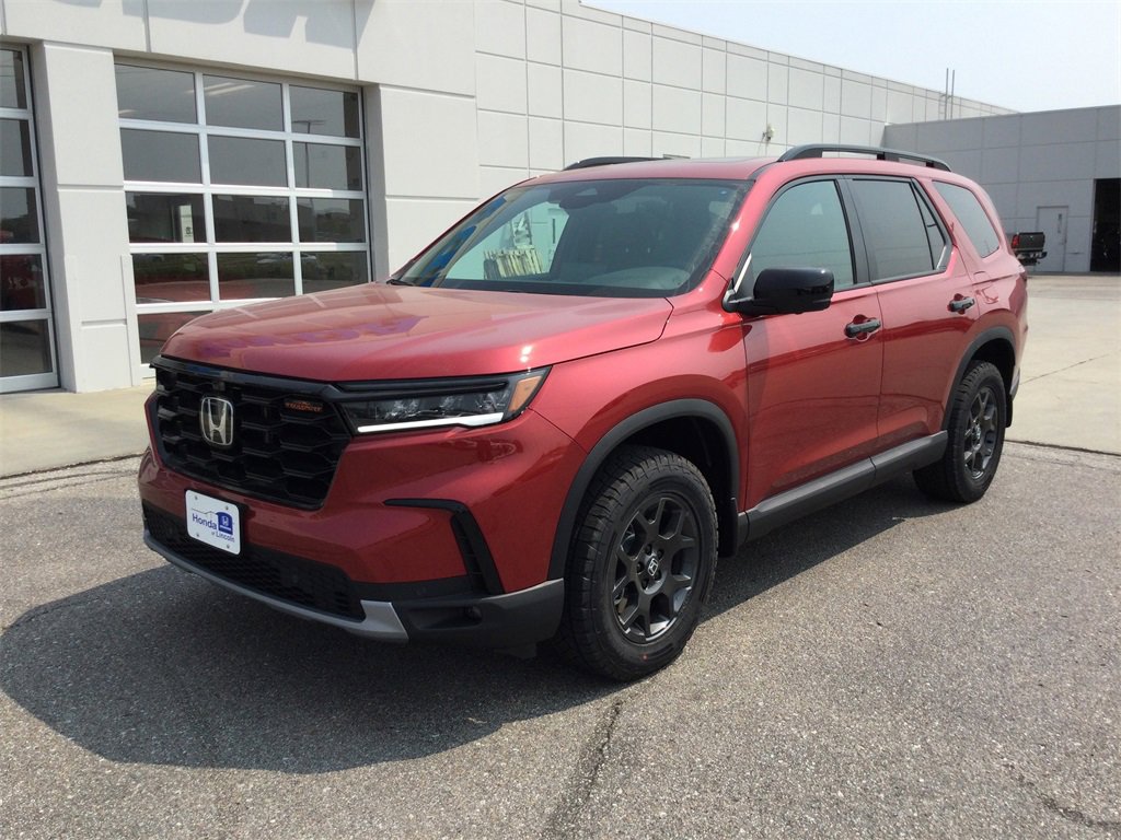 New 2025 Honda Pilot TrailSport image 9