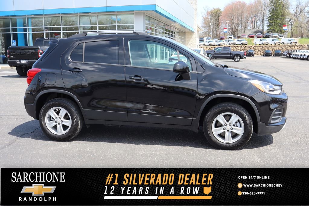 Used 2022 Chevrolet Trax LT w/ LT Convenience Package image 1