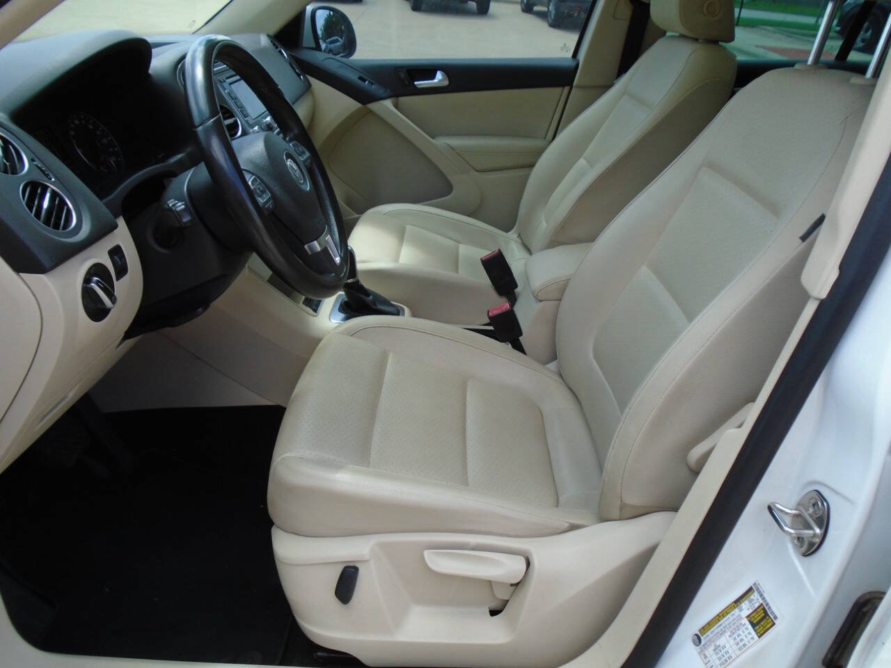 Used 2012 Volkswagen Tiguan SE FWD image 9