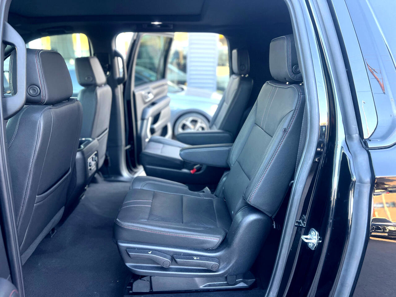 Used 2023 Chevrolet Suburban RST w/ Luxury Package image 18