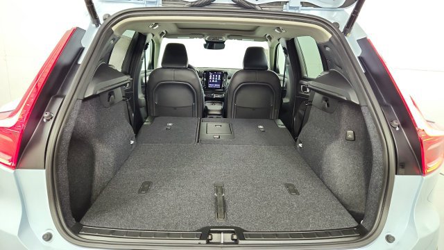 New 2026 Volvo XC40 B5 Plus w/ Protection Package Premier AWD/4WD image 41