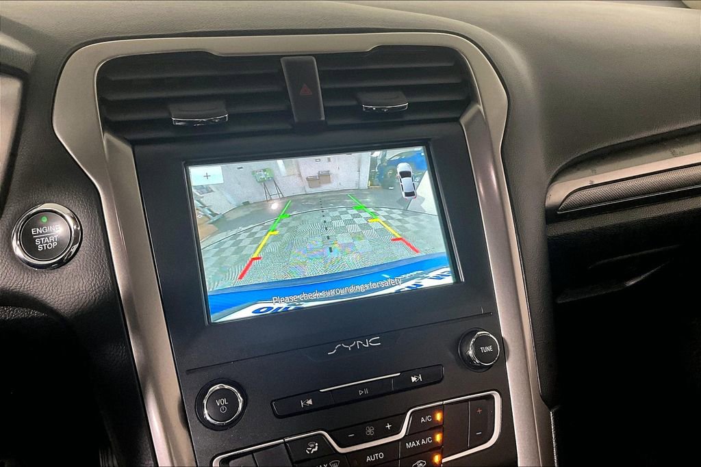 Used 2020 Ford Fusion SE image 21
