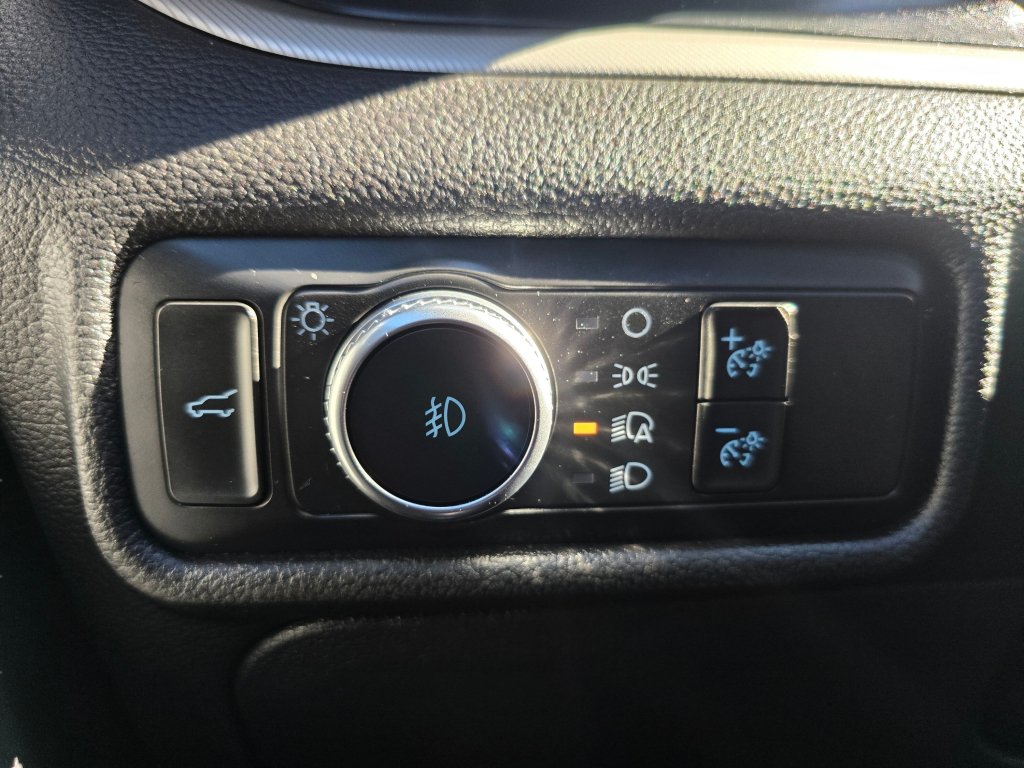 Used 2020 Ford Explorer XLT w/ Equipment Group 202A AWD/4WD image 34