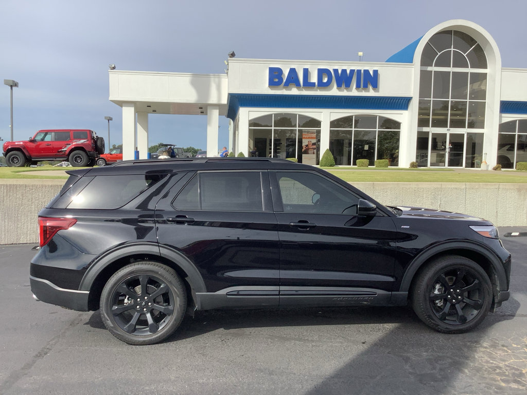 Used 2024 Ford Explorer ST-Line w/ Class IV Trailer Tow Package image 8