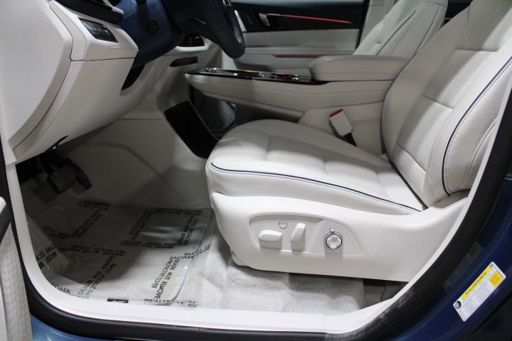 Certified 2025 Buick Enclave Avenir w/ Super Cruise Package image 22