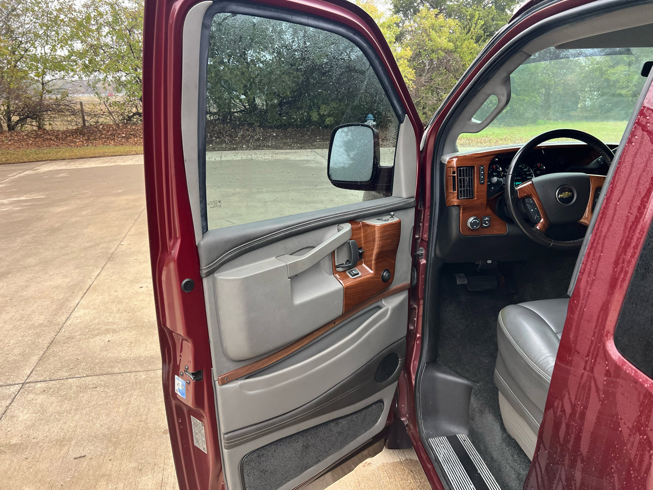 Used 2017 Chevrolet Express 2500 image 18