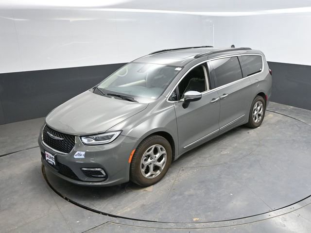 Used 2023 Chrysler Pacifica Limited FWD image 31