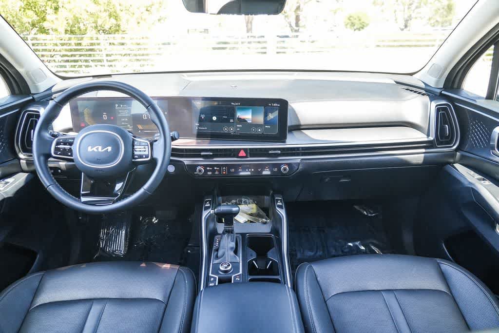 Used 2025 Kia Sorento EX w/ Panoramic Sunroof Package FWD image 12