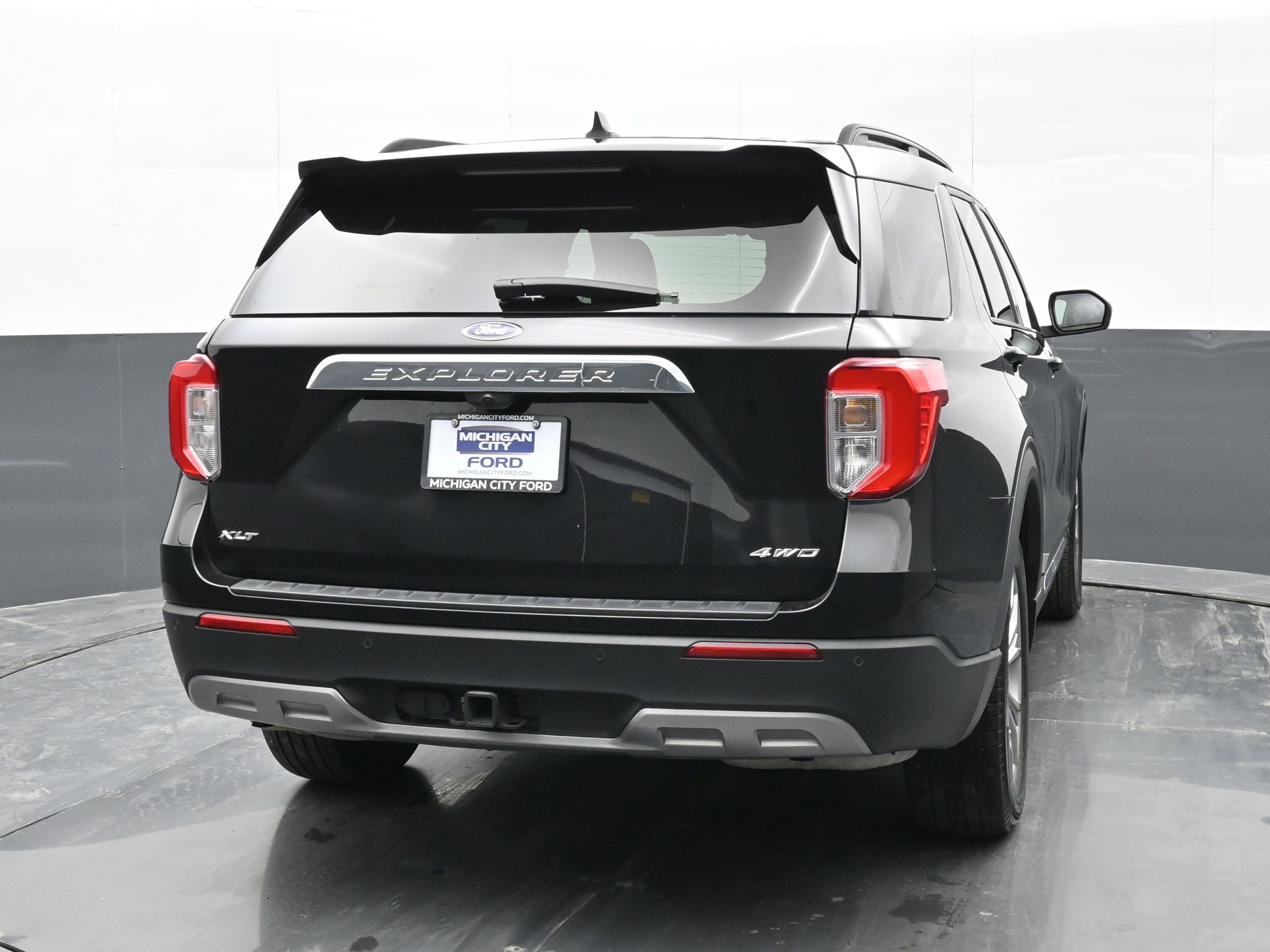 Used 2023 Ford Explorer XLT w/ Equipment Group 202A image 7