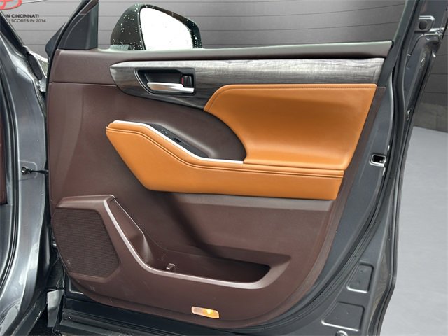 Certified 2021 Toyota Highlander Platinum image 29