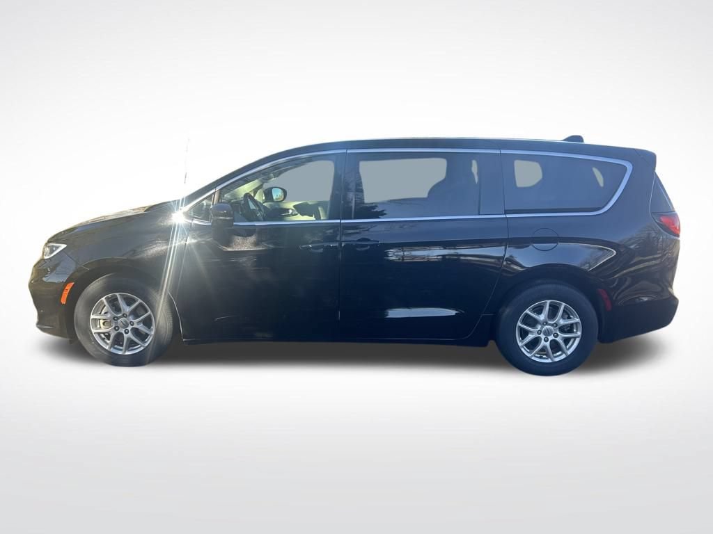 Used 2024 Chrysler Pacifica Touring-L FWD video 2