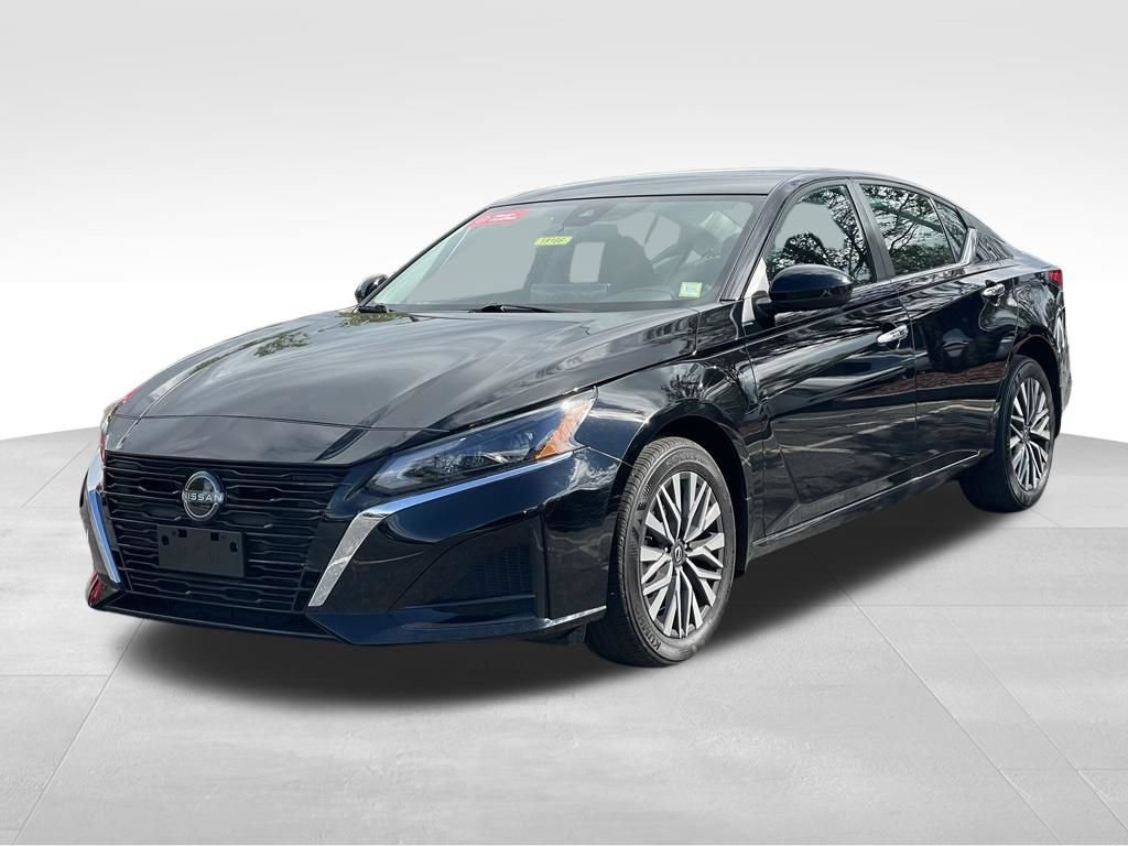 Certified 2024 Nissan Altima 2.5 SV w/ SV Premium Package AWD/4WD image 2