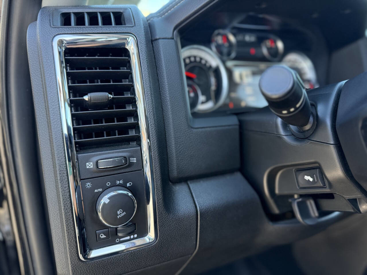 Used 2018 RAM 1500 Laramie w/ Convenience Group image 28