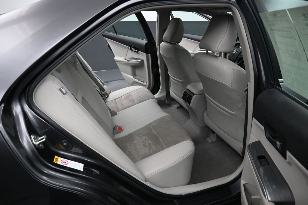 Used 2014 Toyota Camry XLE w/ Leather Package FWD image 32