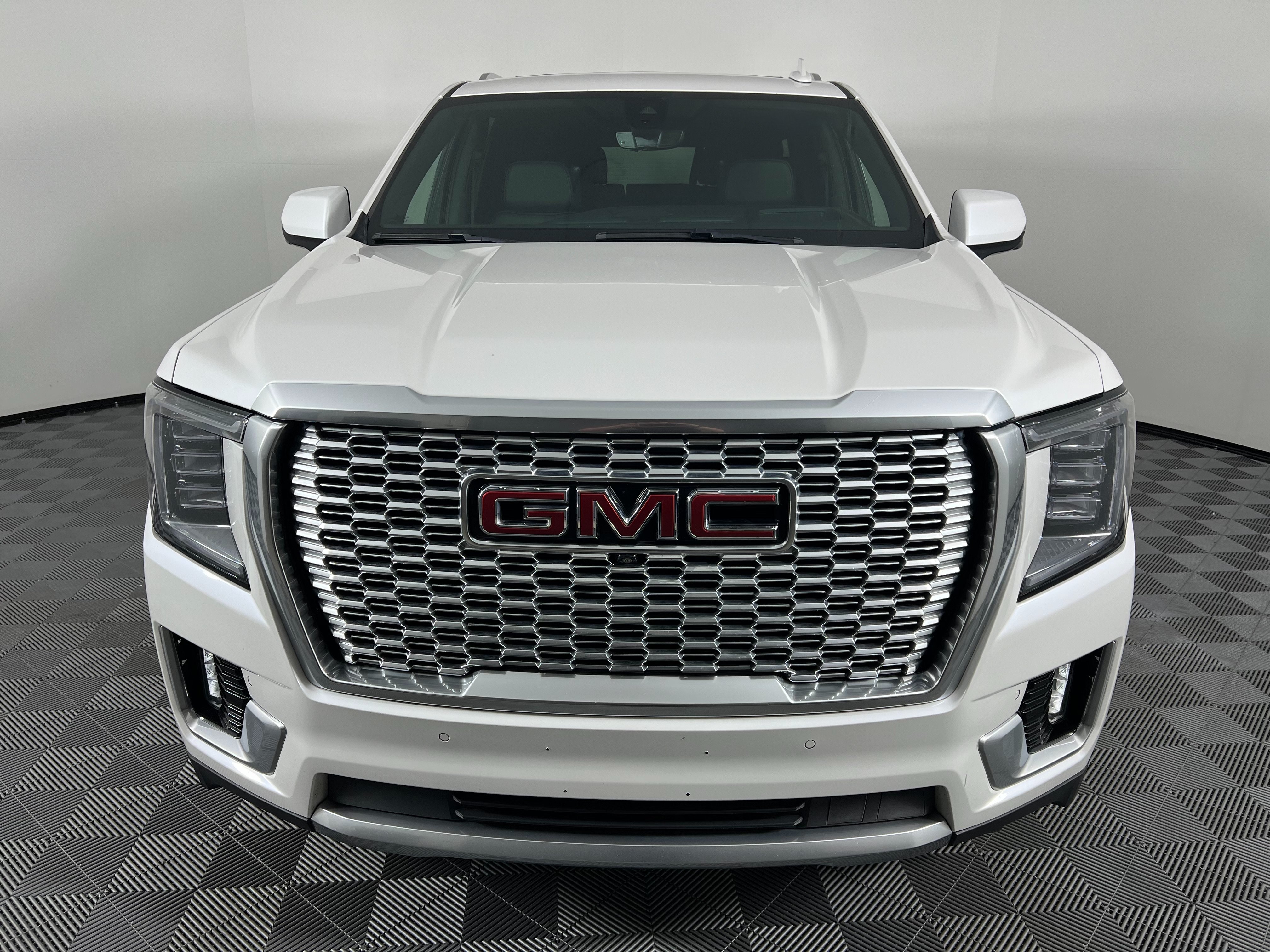 Used 2021 GMC Yukon Denali w/ Denali Premium Package AWD/4WD image 5