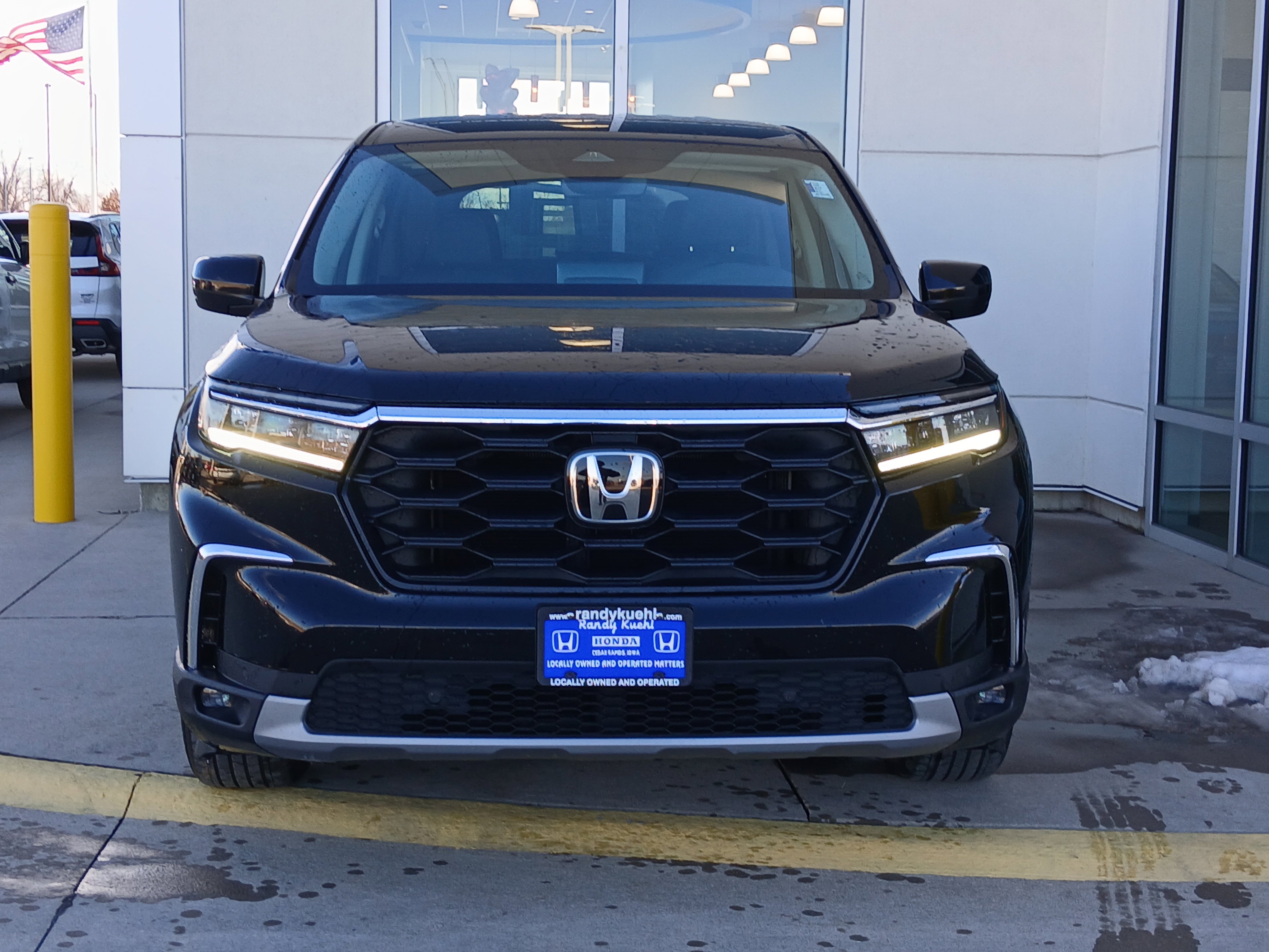 Used 2025 Honda Pilot EX-L image 4