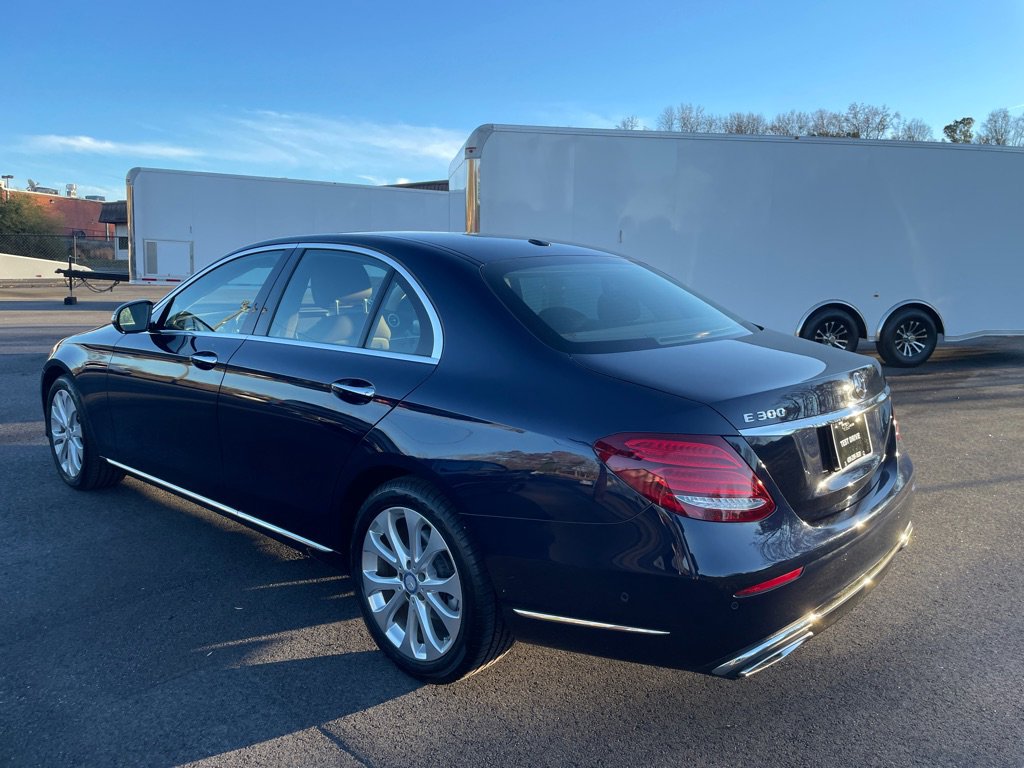 Used 2017 Mercedes-Benz E 300 image 4