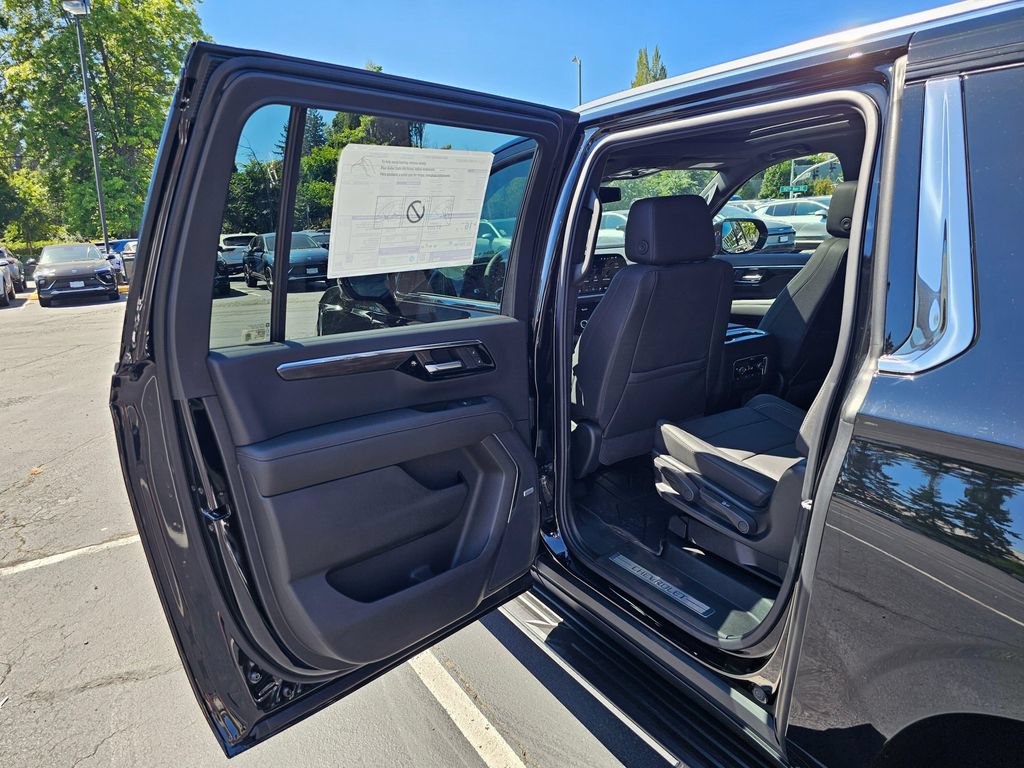 New 2026 Chevrolet Suburban LT w/ Comfort Package AWD/4WD image 16