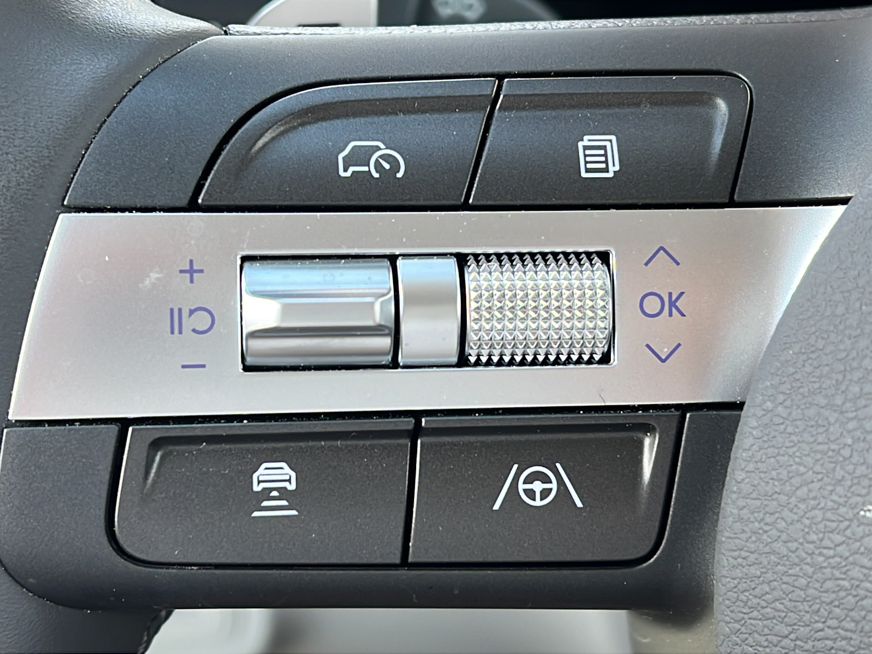 Certified 2025 Hyundai Kona Limited FWD image 22