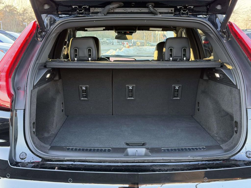 Certified 2025 Cadillac XT4 Premium Luxury image 14