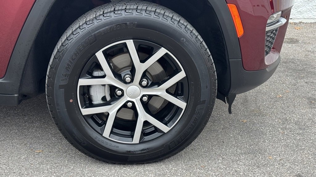 Used 2024 Jeep Grand Cherokee Limited image 2