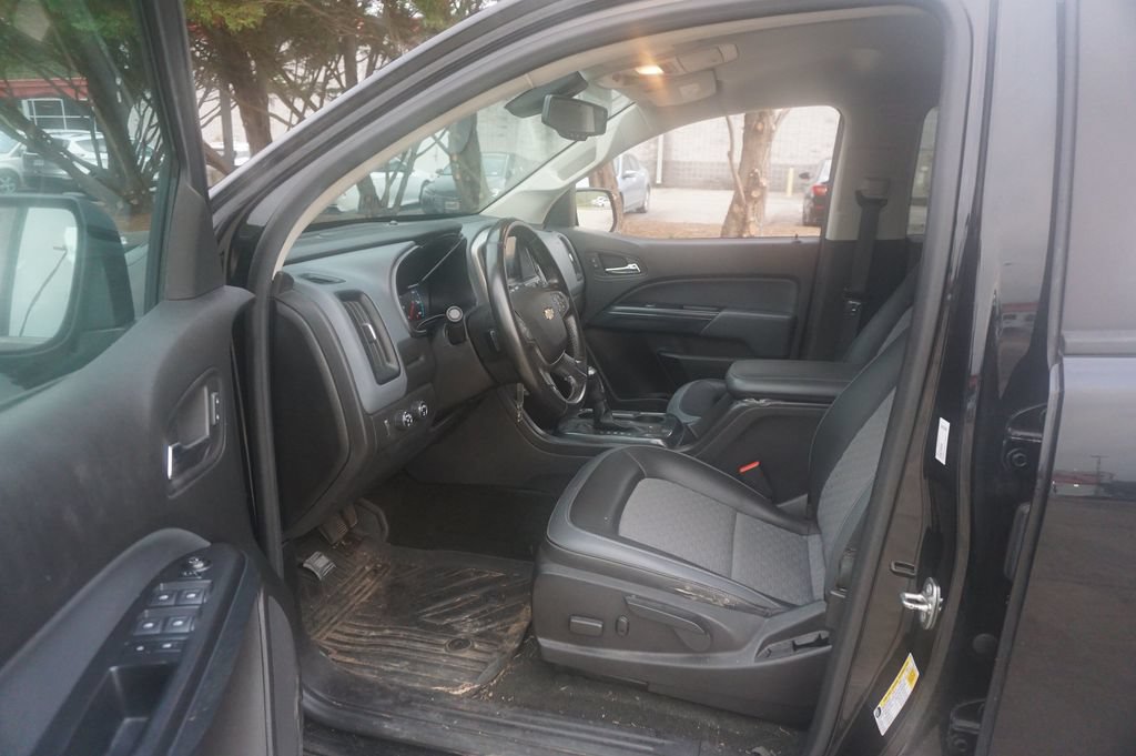Used 2018 Chevrolet Colorado Z71 AWD/4WD image 2