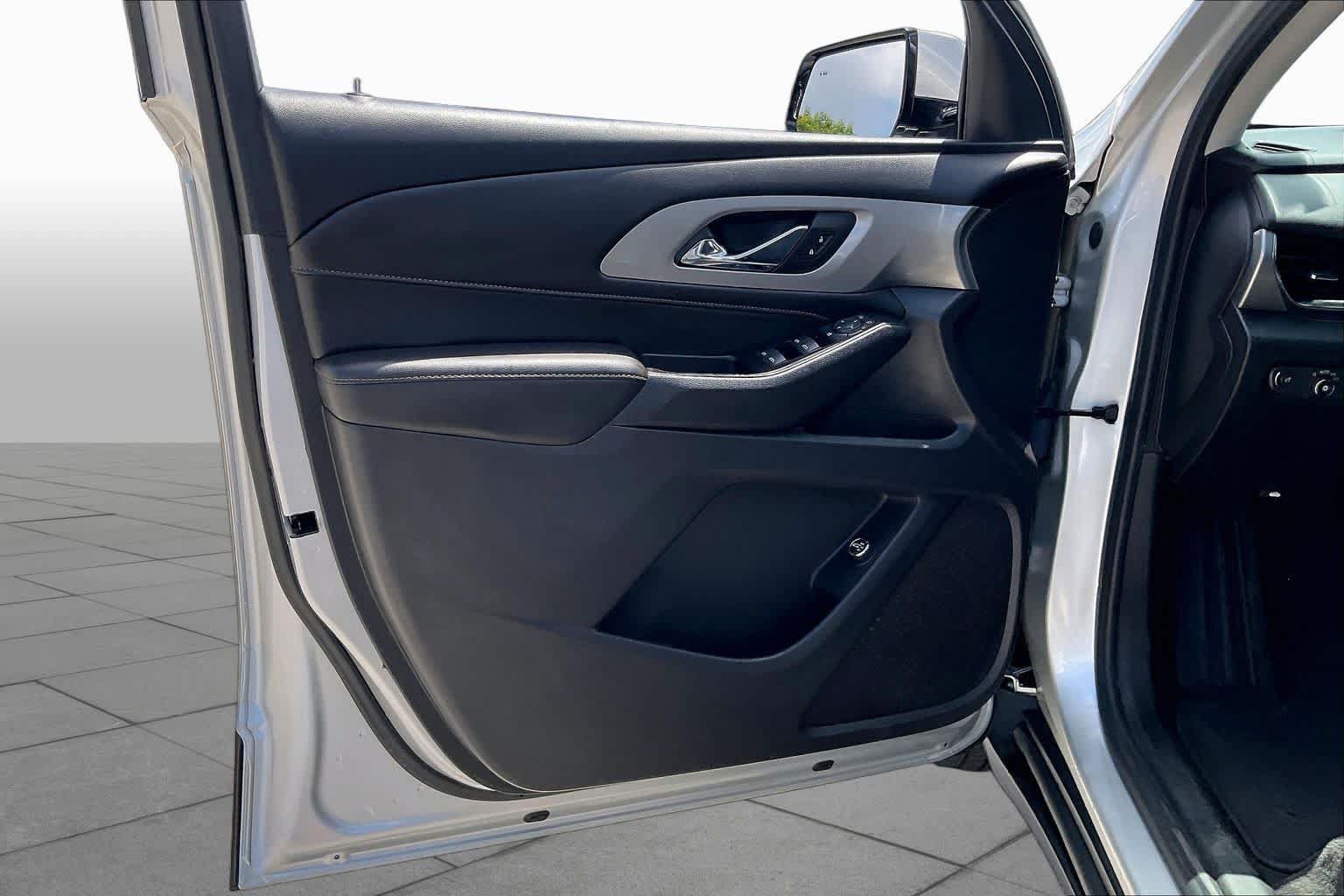 Used 2018 Chevrolet Traverse LT FWD image 17