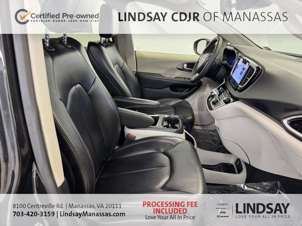 Used 2023 Chrysler Pacifica Touring-L FWD image 15