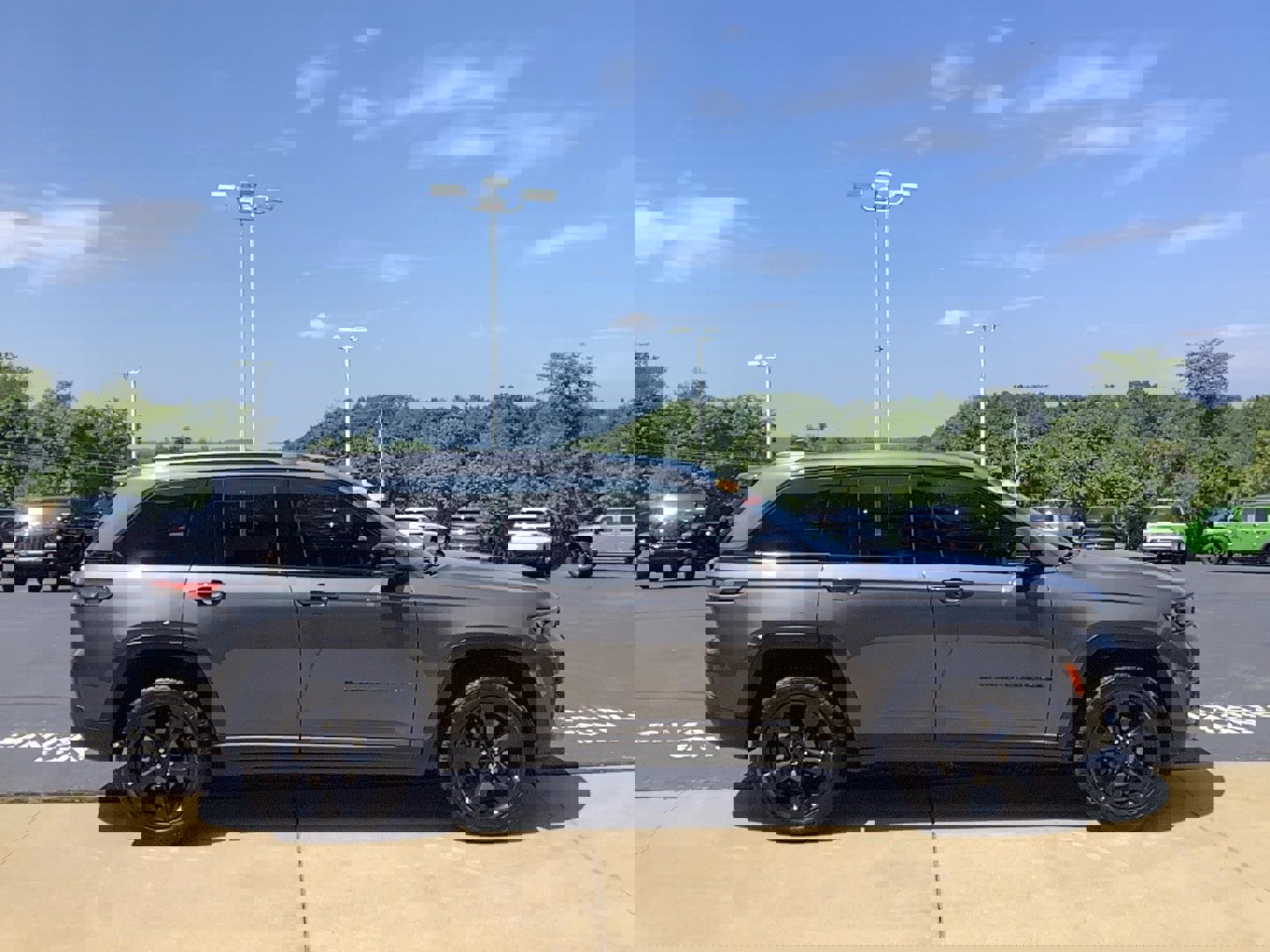 Certified 2023 Jeep Grand Cherokee Altitude image 4