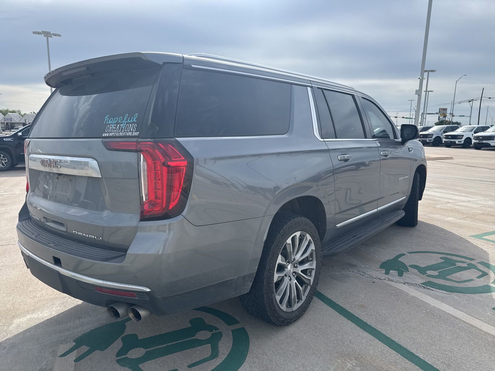 Used 2021 GMC Yukon XL Denali w/ LPO, Illumination Package AWD/4WD image 3