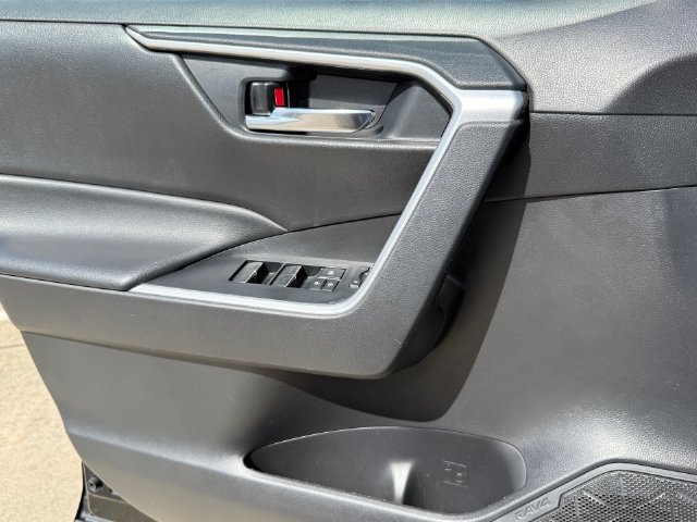 Used 2024 Toyota RAV4 XLE FWD image 20