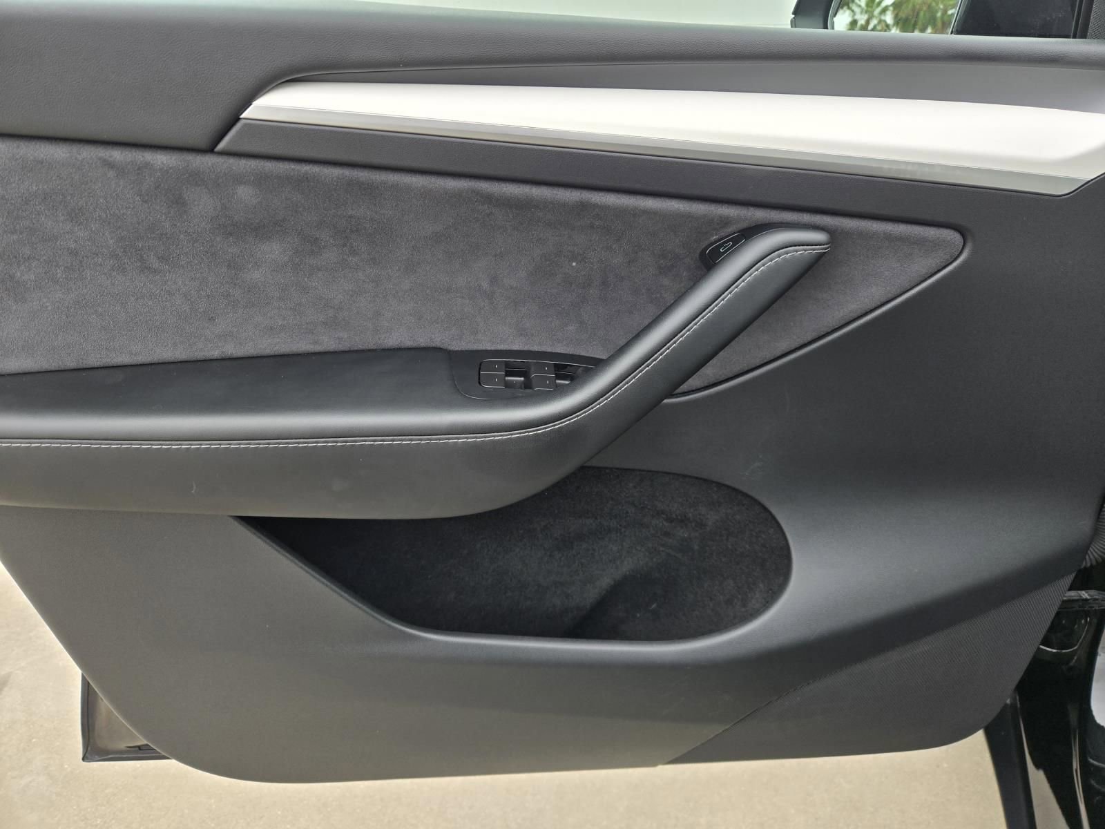 Used 2023 Tesla Model Y Long Range AWD/4WD image 19