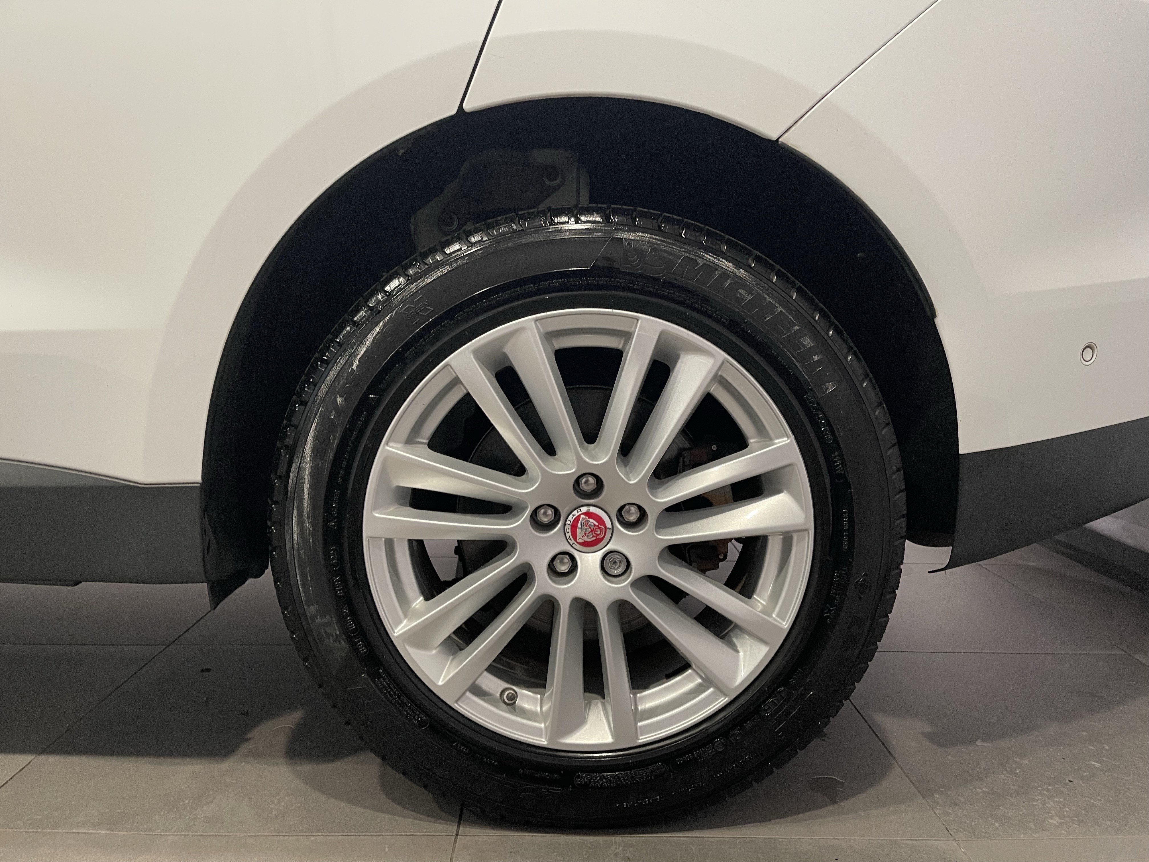 Used 2019 Jaguar F-PACE Prestige AWD/4WD image 8